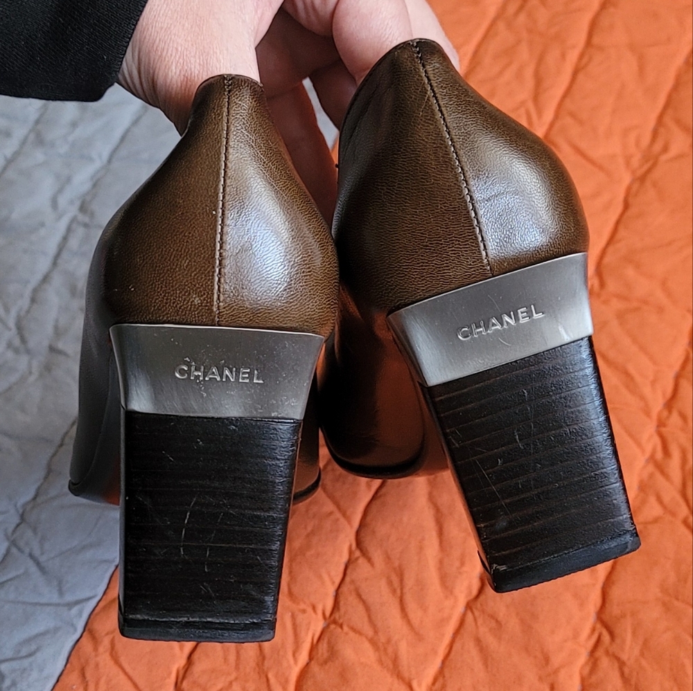 Brown Chanel Square-Toe Leather Pumps - Picture 3 of 6